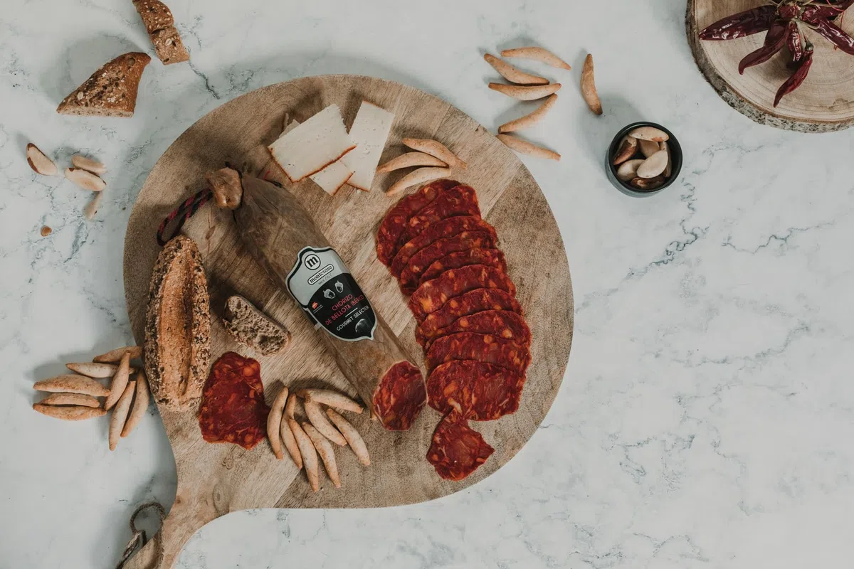 Ibéricos Montesano | Chorizo de Bellota 100% Ibérico | Elaborado con Cerdos Ibéricos Criados en Libertad y Alimentados con Bellotas | Aderezado con Pimentón de La Vera | Sabor Intenso | 0,5-0,6Kg