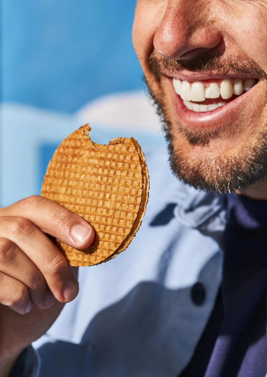 Daelmans Stroopwafels Caja Hexagonal, 8 Gofres de Caramelo Holandeses, Diámetro 8 cm, 230 g, Snack Clásico para Café