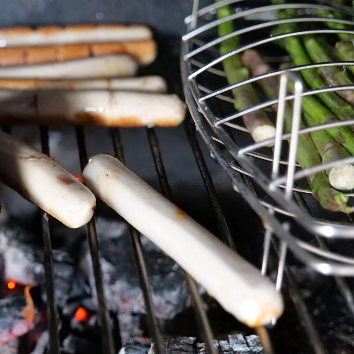 EMBUTIDOS LA PEPITA – Bratwurst Artesanal de Cerdo | 10 Unidades envasadas al vacío | 650 gr | Receta Tradicional Alemana | Sabor Intenso | Producto Cocido | Sin OGM | Fabricado en España