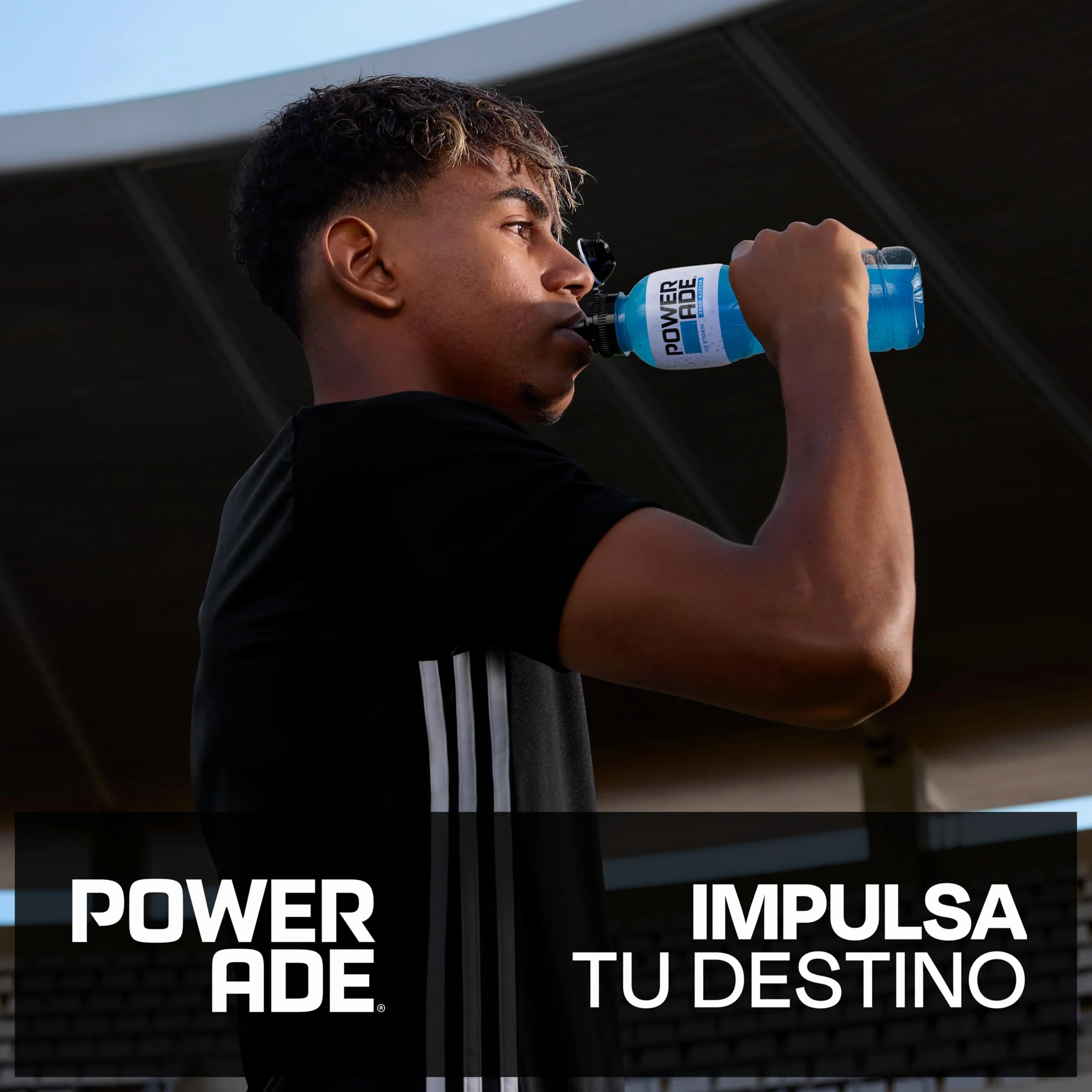 Powerade Ice Storm, Bebida Isotonica, Sin Gluten y Refrescante - Pack de 12 Botellas de 500ml