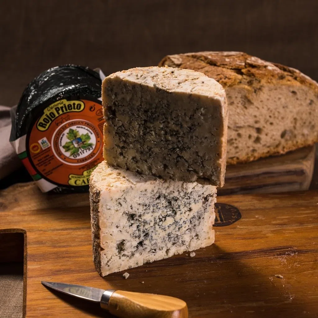 QUESO D.O.P. CABRALES MINI ROJO PRIETO (400G)