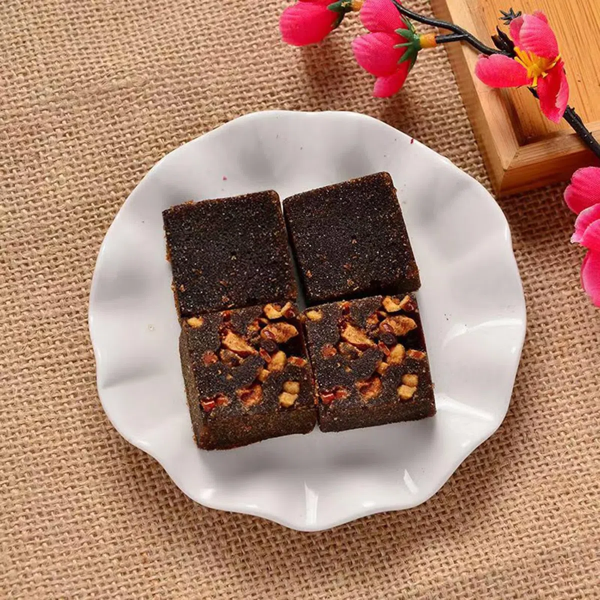 Hecho a mano viejo azúcar moreno Jengibre Té de dátiles rojas 200g Azúcar negro Jujube Cubos de jengibre Té de azúcar