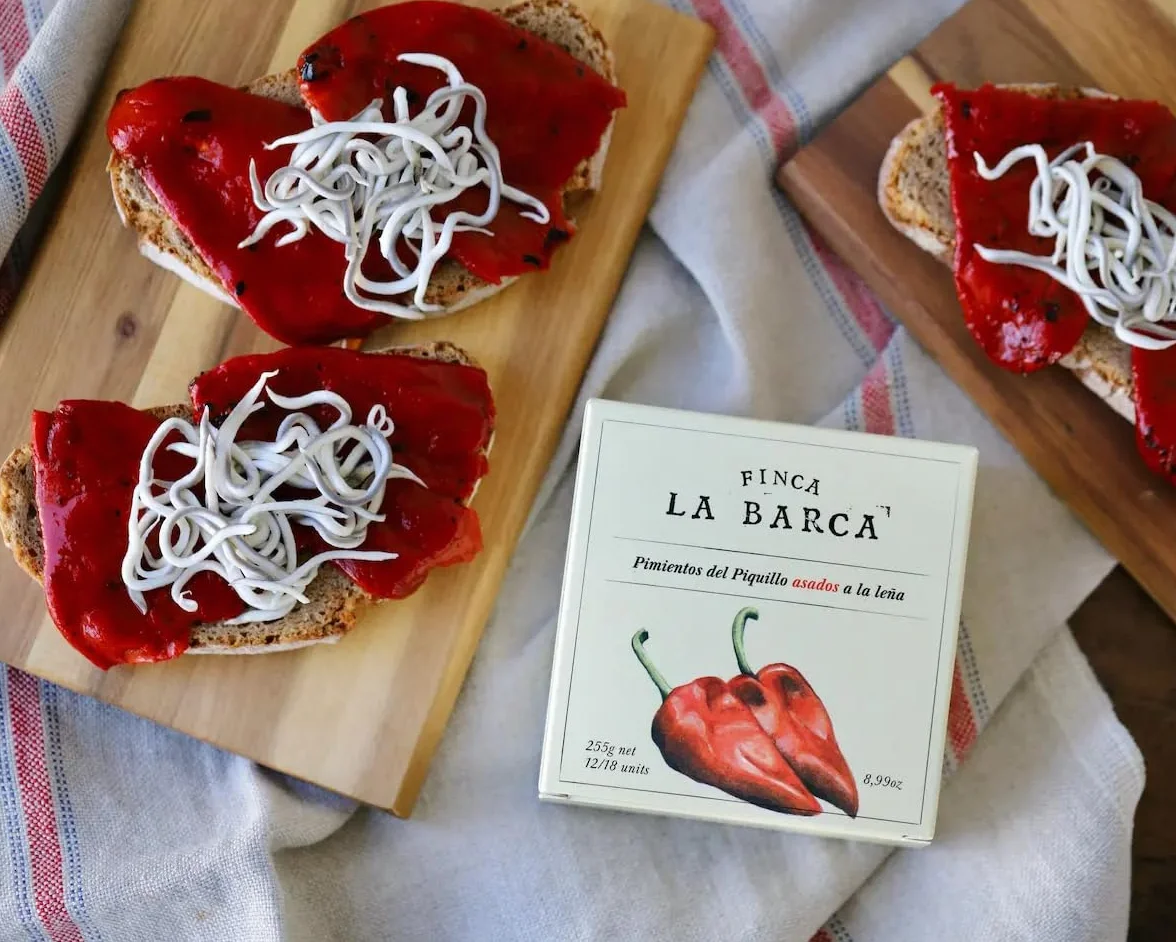 Finca La Barca Pimientos del Piquillo Asados a la Leña – Pelados a Mano – Tiernos y Enteros 12/18 – Sabor Ahumado Tradicional – Producto Gourmet 255 g