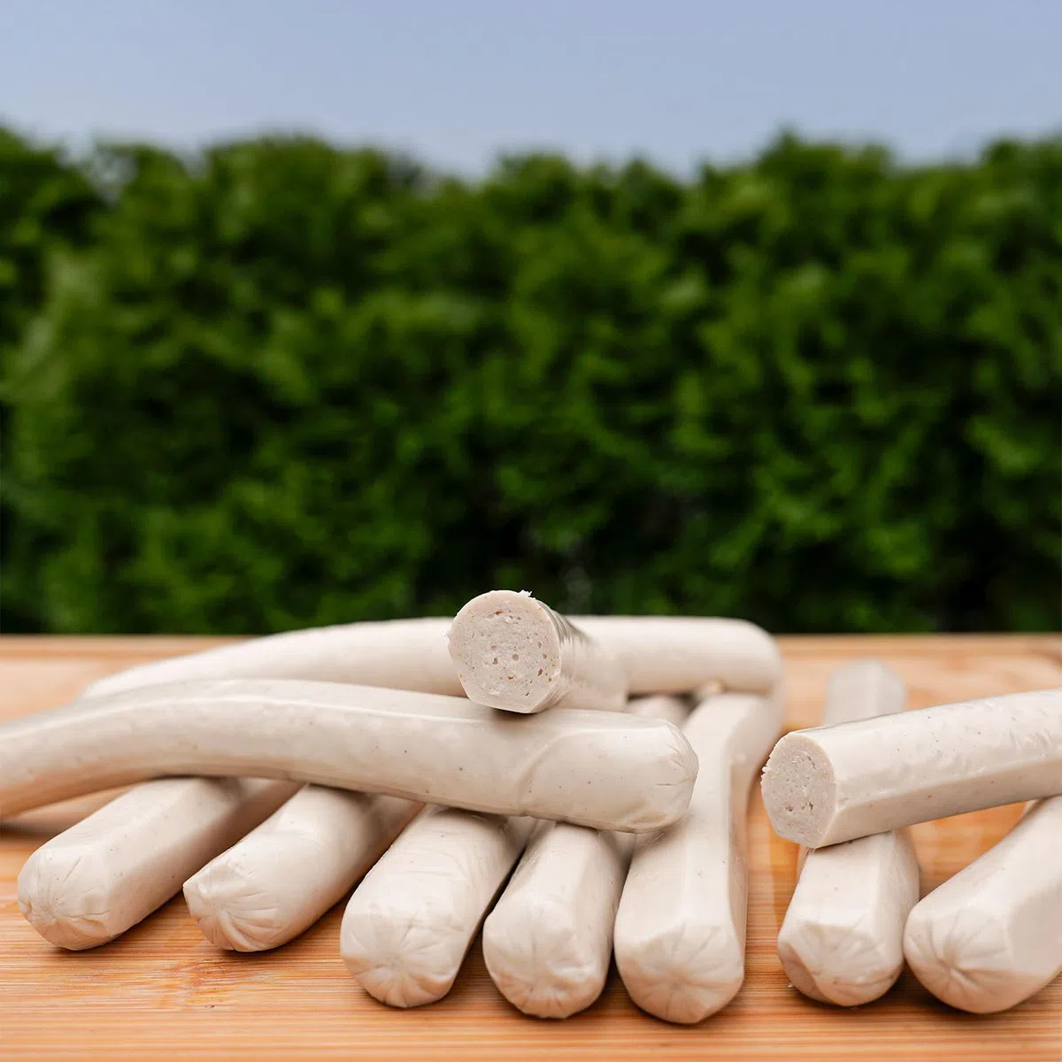 EMBUTIDOS LA PEPITA – Bratwurst Artesanal de Cerdo | 10 Unidades envasadas al vacío | 650 gr | Receta Tradicional Alemana | Sabor Intenso | Producto Cocido | Sin OGM | Fabricado en España
