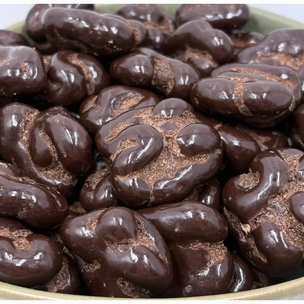NULTHY 1kg - Nueces Bañadas en Chocolate Negro, Snack Gourmet Premium, Corazón de Grano Crujiente, Postre Energético