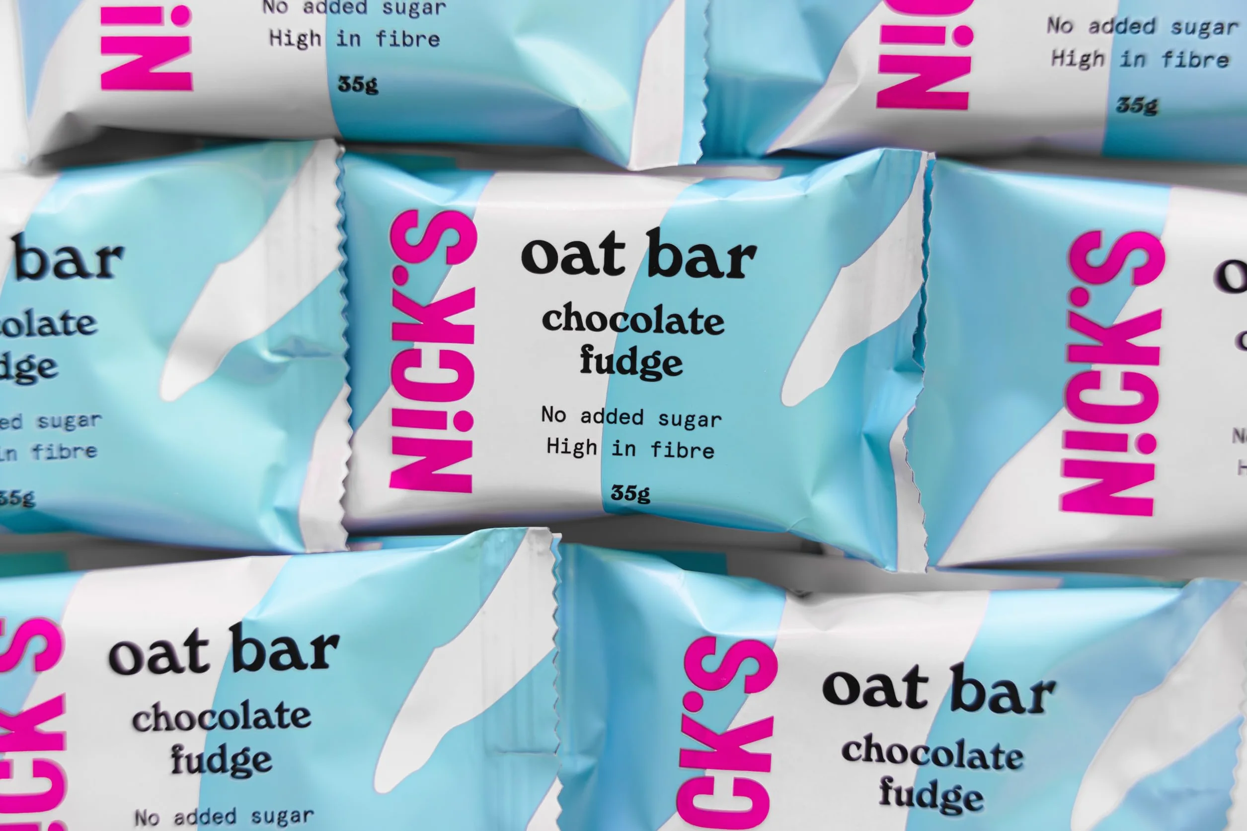 NICKS Barritas de avena con fudge de chocolate, snack flapjack tradicional, barra de avena rica en fibra y sin azúcares añadidos (12x35g)