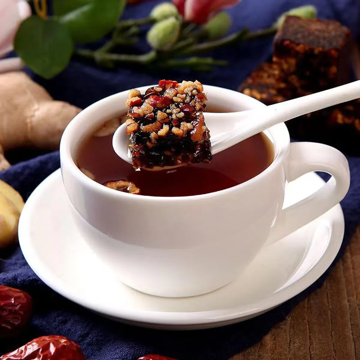 Hecho a mano viejo azúcar moreno Jengibre Té de dátiles rojas 200g Azúcar negro Jujube Cubos de jengibre Té de azúcar