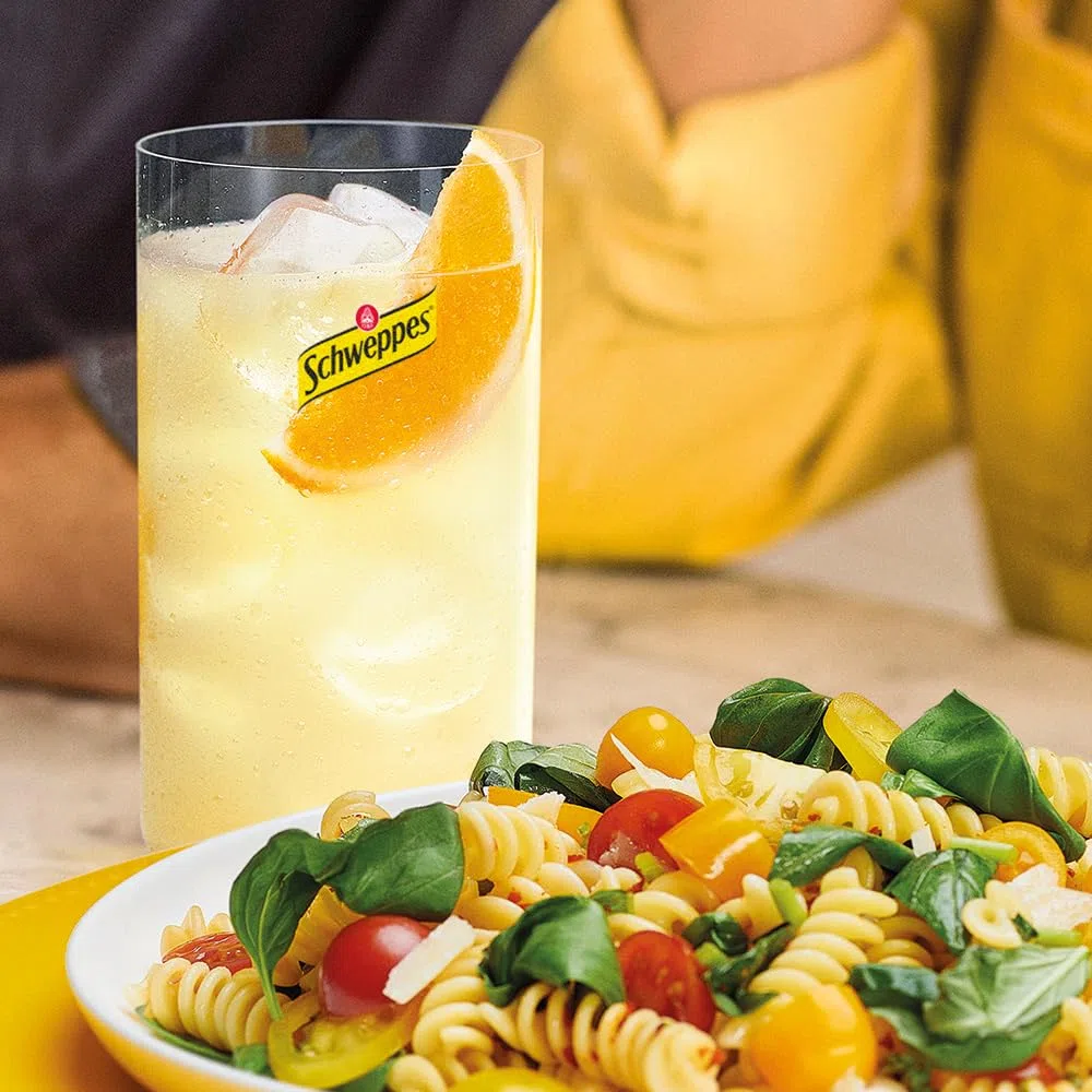 Schweppes Citrus Refresco Cítrico Bajo en Calorías, Bebida Refrescante - Lata, Pack 24 x 33 cl